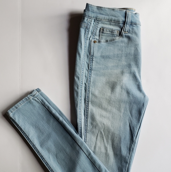 Crescent Drive Denim - Picture 1 of 8